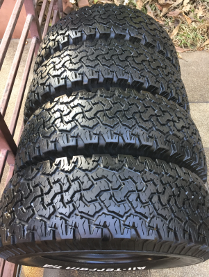 ยาง All BF Goodrich 265 70 17 กลางปี14 ดอกเต็มติดหนวดทุกเส้น ไม่มีปะ ลงพื้นปี16 ราคาไม่แพง ยาง All BF Goodrich 265 70 17 กลางปี14 ดอกเต็มติดหนวดทุกเส้น ไม่มีปะ ลงพื้นปี16 ราคาไม่แพง