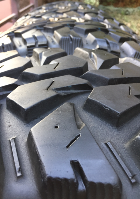 ยาง Mud Maxxis 265 75 16 ปลายปี12 ดอกเต็ม ไม่มีปะ ราคาไม่แพง