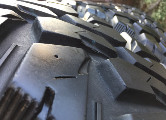 ยาง Mud Maxxis 265 75 16 ปลายปี12 ดอกเต็ม ไม่มีปะ ราคาไม่แพง