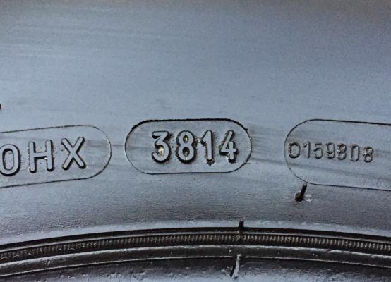 ยาง Michelin 265 70 16 ปลายปี14 ดอกเต็ม ใช้ยาว ราคาไม่แพง