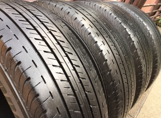 ยาง Bridgestone 215 65 16 ปี15 ดอกเต็ม ใช้ยาว ราคาไม่แพง ยาง Bridgestone 215 65 16 ปี15 ดอกเต็ม ใช้ยาว ราคาไม่แพง