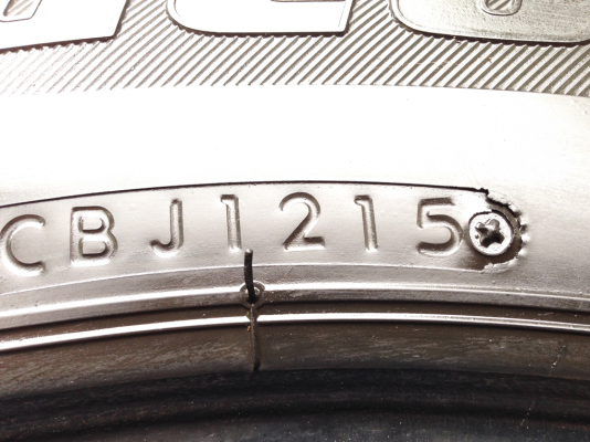 ยาง Bridgestone 215 65 16 ปี15 ดอกเต็ม ใช้ยาว ราคาไม่แพง ยาง Bridgestone 215 65 16 ปี15 ดอกเต็ม ใช้ยาว ราคาไม่แพง