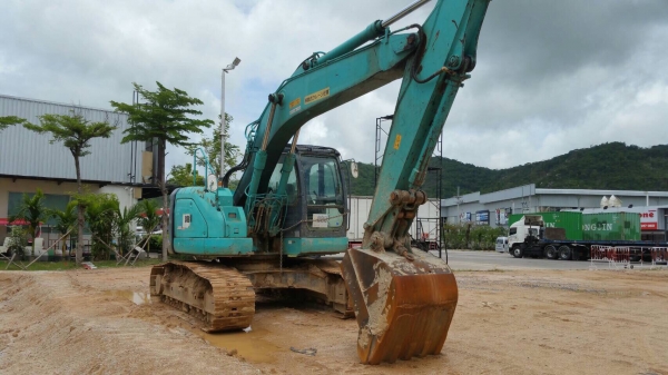 Kobelco รุ่น sk200sr