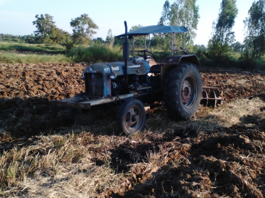 ขายรถไถฟอดร์รวงขัาว