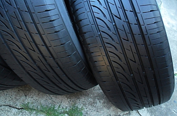 ยาง17 บริดสโตน215-55-17 ลงพื้นปี14 ดอกเกือบ1เซ็น