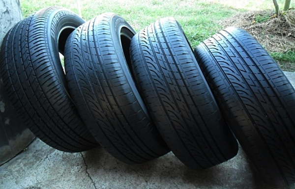 ยาง17 บริดสโตน215-55-17 ลงพื้นปี14 ดอกเกือบ1เซ็น