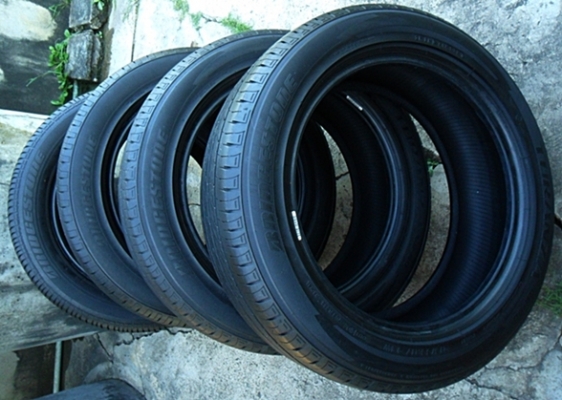 ยาง17 บริดสโตน215-55-17 ลงพื้นปี14 ดอกเกือบ1เซ็น