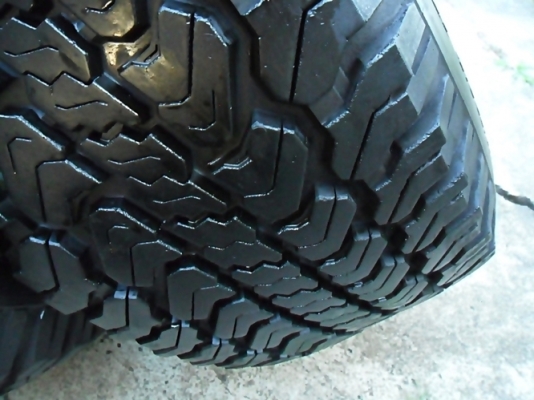 ยางออล A/Tกระบะ15  มิชลิน 255-70-R15 ลงพื้นปี13 (2เส้น1,500) ดอกหนา1เซ็นกว่า