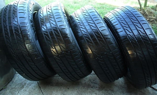 ยาง16 มิชลิน 215-60-16 ลงพื้นปี15 ดอกเกือบ1เซ็น ยาง16 มิชลิน 215-60-16 ลงพื้นปี15 ดอกเกือบ1เซ็น