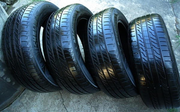 ยาง16 มิชลิน 215-60-16 ลงพื้นปี15 ดอกเกือบ1เซ็น ยาง16 มิชลิน 215-60-16 ลงพื้นปี15 ดอกเกือบ1เซ็น