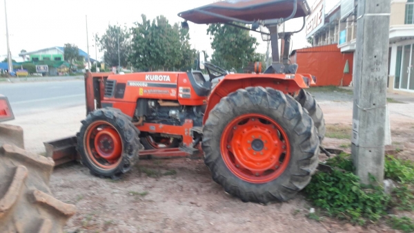 ขายรถไถ KUBOTA M 5000 สภาพดีเดิมๆพร้อมใช้งาน อุปกรณ์ครบ 3 ชิ้นมีพร้อมดันหน้า ผานพรวนและ โรตารี่