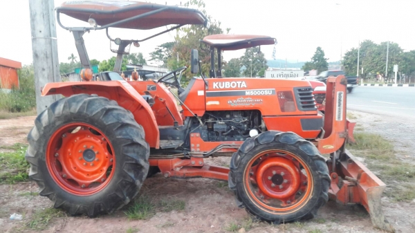 ขายรถไถ KUBOTA M 5000 สภาพดีเดิมๆพร้อมใช้งาน อุปกรณ์ครบ 3 ชิ้นมีพร้อมดันหน้า ผานพรวนและ โรตารี่