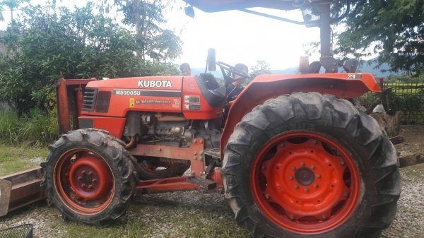 ขายรถไถ KUBOTA M 5000 สภาพดีเดิมๆพร้อมใช้งาน อุปกรณ์ครบ 3 ชิ้นมีพร้อมดันหน้า ผานพรวนและ โรตารี่