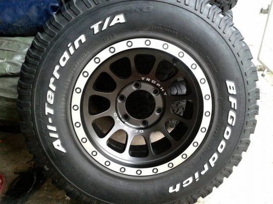 ขายล้อออฟโรดใหม่พร้อมยาง BF Allขนาด 265/75/15 ปี12