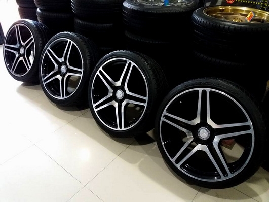หน้า8.5 et 35 หลัง 9.5 et 38 ยางปี 2014 Maxtrex 245 35 20 ไม่แตกไม่ร้าวเช็คละเอียดเรียบร้อย ตจว รวมค