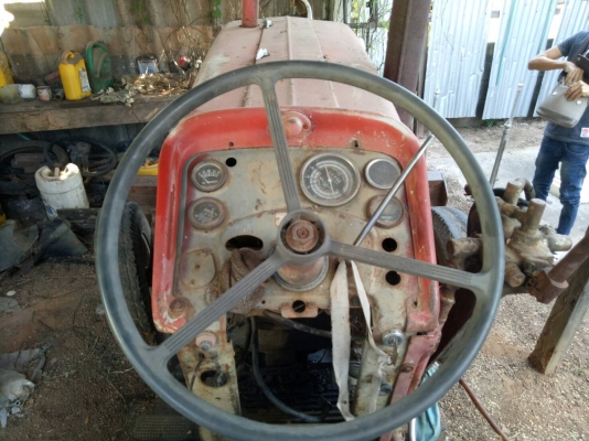 ขายด่วน รถไถนาแมสซี่ 185เพลาเดียว เครื่องปั้มทำงานปกติ ยางตามสภาพ เพลาเหลี่ยม อุปกรณ์ดันหน้าอย่างเดียว รถใช้ดันดินตามสิบล้อ เอกสารเล่มทะเบียน