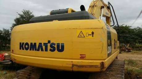 KOMATSU PC200-8