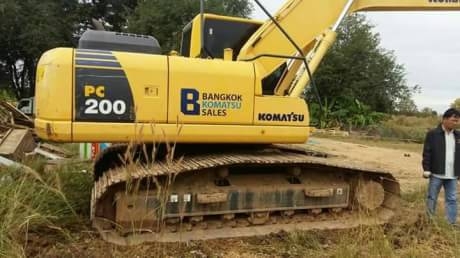 KOMATSU PC200-8