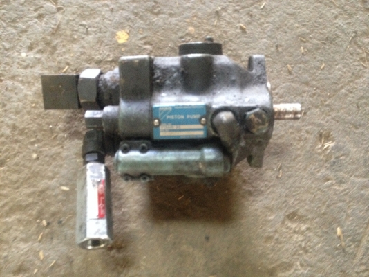 ปั๊มไดกิ้น PV15 โทร 0850853022 ราคา7000