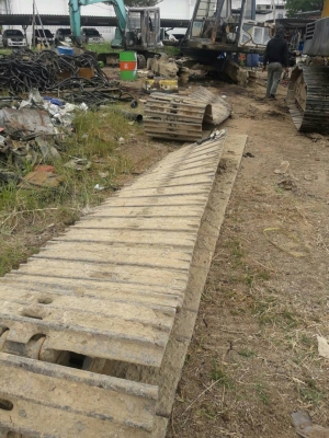 ขายแผ่นแทรก รถแมคโค โกเบโก้-แคท แผ่นแท้ ยาว 80 ซม. สภาพสวย สนใจรีบนะครับ ขายไม่แพงครับ