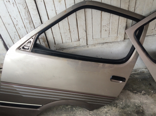 ขายประตูรถตู้1 คู่