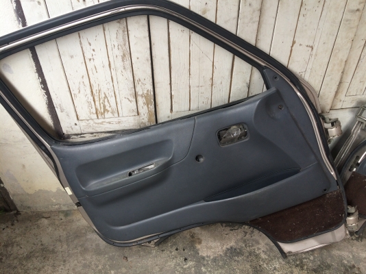 ขายประตูรถตู้1 คู่