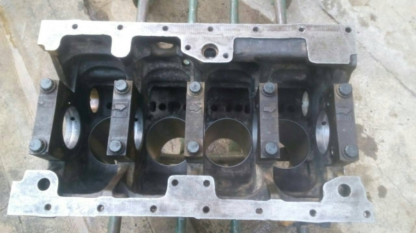 ขายเสื้อสูบ รถแมคโค 6-D-95-L และ4-D-95-L เสื้อสวยครับ ไม่มีรอยปะ รับประกันครับ ขายไม่แพง