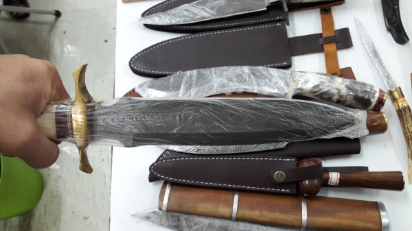 ขายมีดปากีสถานเหล็กมาดัสกัสด้ามเขากวางสวยเหล็กดี