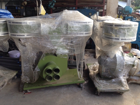 ขายโบวเวอร์ดูดฝุ่น-ดูดผง Venz รุ่น DC-3 ขนาด 3HP. 380V มี 2ถุง พร้อมแท่นตั้งเคลื่อนย้ายได้ ของใหม่ไม่เคยใช้งาน มี 3ชุด ครับ ขายโบวเวอร์ดูดฝุ่น-ดูดผง Venz รุ่น DC-3 ขนาด 3HP. 380V มี 2ถุง พร้อมแท่นตั้งเคลื่อนย้ายได้ ของใหม่ไม่เคยใช้งาน มี 3ชุด ครับ