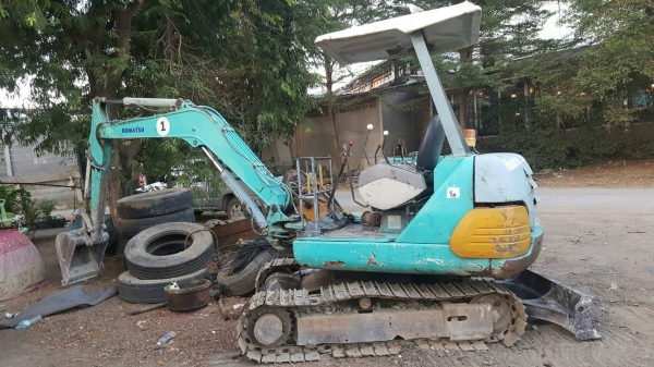 Komatsu PC30-7 เก่าไทย  ขายตามสภาพ ราคาต่อรองได้