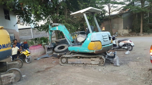 Komatsu PC30-7 เก่าไทย  ขายตามสภาพ ราคาต่อรองได้