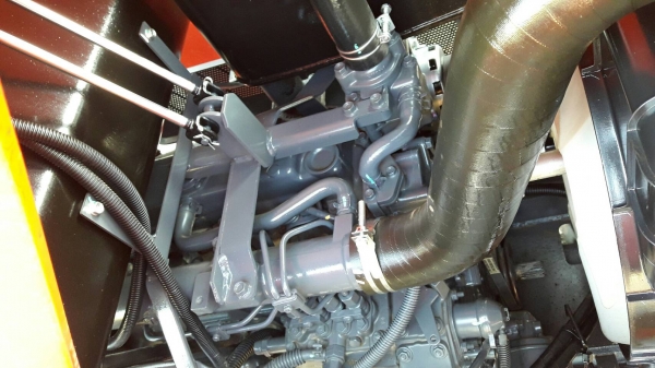 KUBOTA  L 4708 SP (4WD)  2 เพลา   สภาพใหม่สวยๆ   ชั่วโมงใช้   งานน้อย  สีเดิมทั้งคัน