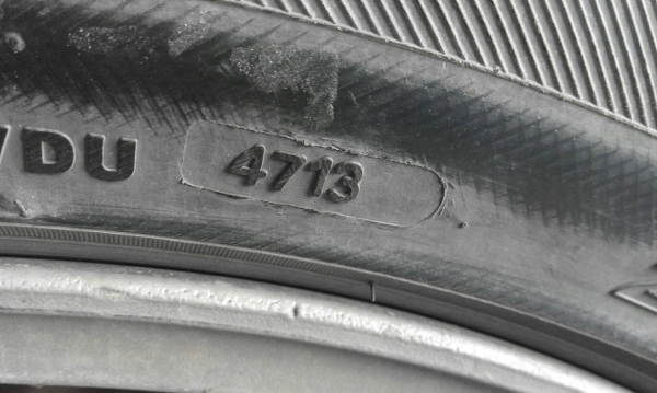 245/44R20 หน้า 265/50R20 หลัง ACHILLES  ปี13 ชุด 4 ล้อ tel. 081-427-3941