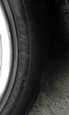245/44R20 หน้า 265/50R20 หลัง ACHILLES  ปี13 ชุด 4 ล้อ tel. 081-427-3941