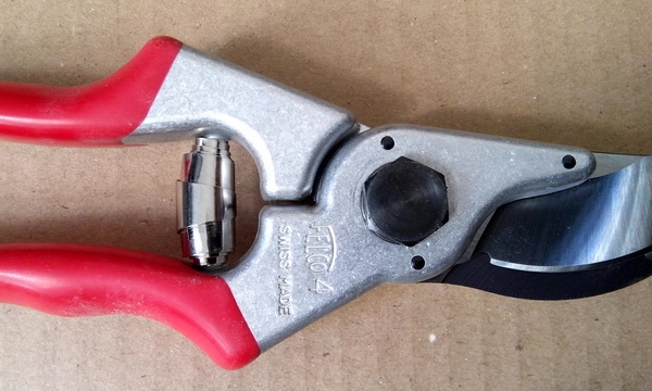 กรรไกรตัดกิ่ง FELCO 4 (สวิตเซอร์แลนด์)