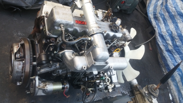 เครื่องยนต์ นิสสัน BD30 สวยๆไม่มีไอ