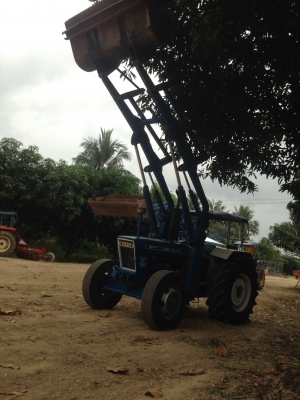 รถตักFORD สนใจโทร0818108927 คุณนพดล รถตักFORD สนใจโทร0818108927 คุณนพดล