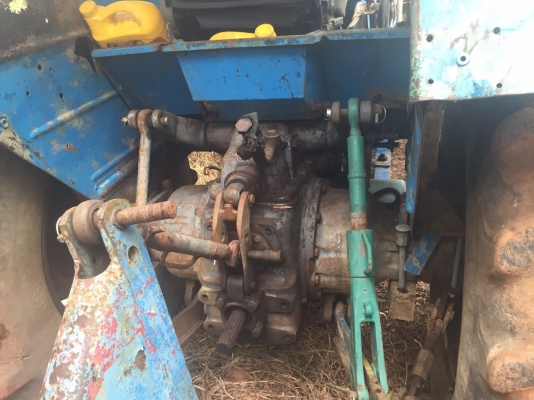 ขายรถไถ2เพลา FORD NEWHOLLAND 6640 สภาพพร้อมใช้งาน สนใจโทร 081-970-1072