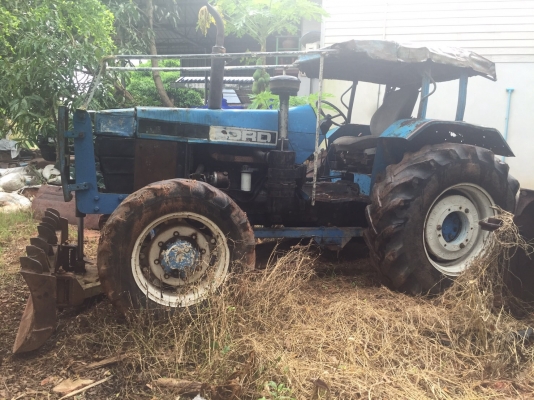 ขายรถไถ2เพลา FORD NEWHOLLAND 6640 สภาพพร้อมใช้งาน สนใจโทร 081-970-1072