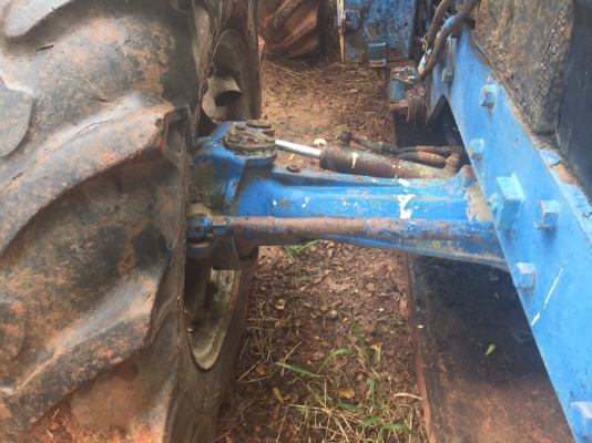 ขายรถไถ2เพลา FORD NEWHOLLAND 6640 สภาพพร้อมใช้งาน สนใจโทร 081-970-1072