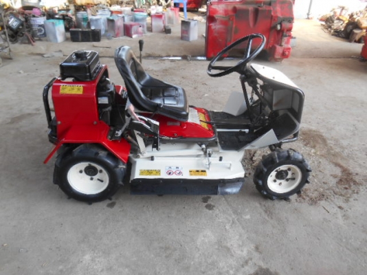 รถตัดหญ้า OREC RM82 11 แรง พร้อมใช้งาน รถตัดหญ้า OREC RM82 11 แรง พร้อมใช้งาน