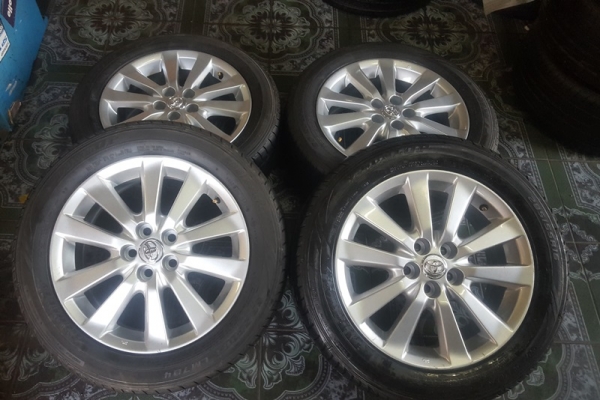 ขายล้อTOYOTA Altis2.0ขอบ16ยางปี15 4 ล้อ