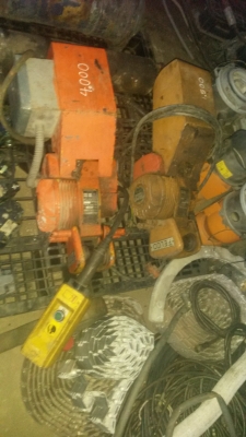 รอกโซ่ไฟฟ้า Felco 250 KG  380V ตัวละ 4000