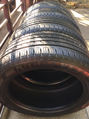 ยางติดรถป้ายแดง Ford Everest Goodyear EfficientGrip SUV 265 50 20 ปี16 ยางยังคมชัด วิ่งได้อีกหลายหมื่นโล ดอกเต็ม เนื้อนิ่มสุดๆ ไม่มีปะ ราคาเร้าใจ