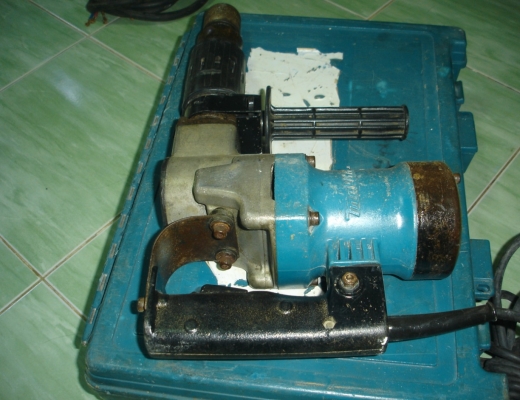 ขายเครื่องสกัดไฟฟ้า(แย็ก)ยี่ห้อmakitaรุ่นHM0810ของแท้(made in japan)พร้อมใช้งาน