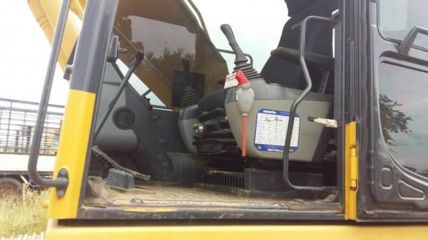 ขายรถแบคโฮ KOMATSU PC200-8 เอกสารเล่ม ไมล์ 2900 ชม.ราคา 2250000