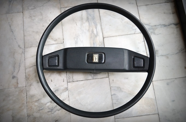 ขาย พวงมาลัย และ ผ้าดิสเบรคหน้า BINDIX TOYOTA KE30 2อย่าง 500 บาท