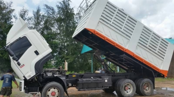 ขายรถสิบล้อดัมพ์ ISUZU เครื่อง 360 แรง ปี 53 กระบะดัมพ์สามมิตร มีระบบลากพ่วง ทะเบียนพร้อม ขายรถสิบล้อดัมพ์ ISUZU เครื่อง 360 แรง ปี 53 กระบะดัมพ์สามมิตร มีระบบลากพ่วง ทะเบียนพร้อม