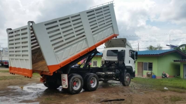 ขายรถสิบล้อดัมพ์ ISUZU เครื่อง 360 แรง ปี 53 กระบะดัมพ์สามมิตร มีระบบลากพ่วง ทะเบียนพร้อม ขายรถสิบล้อดัมพ์ ISUZU เครื่อง 360 แรง ปี 53 กระบะดัมพ์สามมิตร มีระบบลากพ่วง ทะเบียนพร้อม