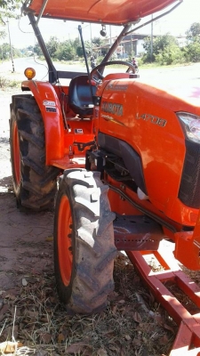ขายรถไถ KUBOTA L4708 อุปกรณ์ครบ ดันหน้า ผานหลัง โรตารี่ ใช้งาน1154ชั่วโมง สภาพพร้อมใช้งาน ราคา420,000 สนใจโทร 090-8588220คุณนะ 093-3258446คุณบิว หรือเข้าดูสินค้าอื่นๆได้ที่ www.narong2truck.com หรือ www.truck.in.th/498 หรือเพจFacebook ณรงค์ ซื้อขายรถมือสอ